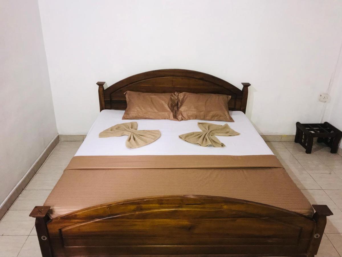 Sun Rise Hostel Negombo Ngoại thất bức ảnh