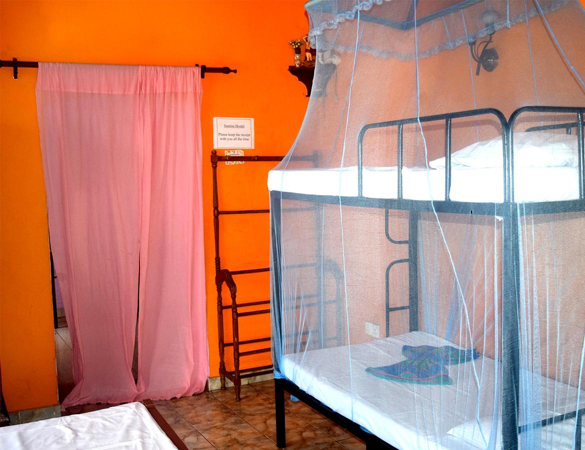 Sun Rise Hostel Negombo Ngoại thất bức ảnh